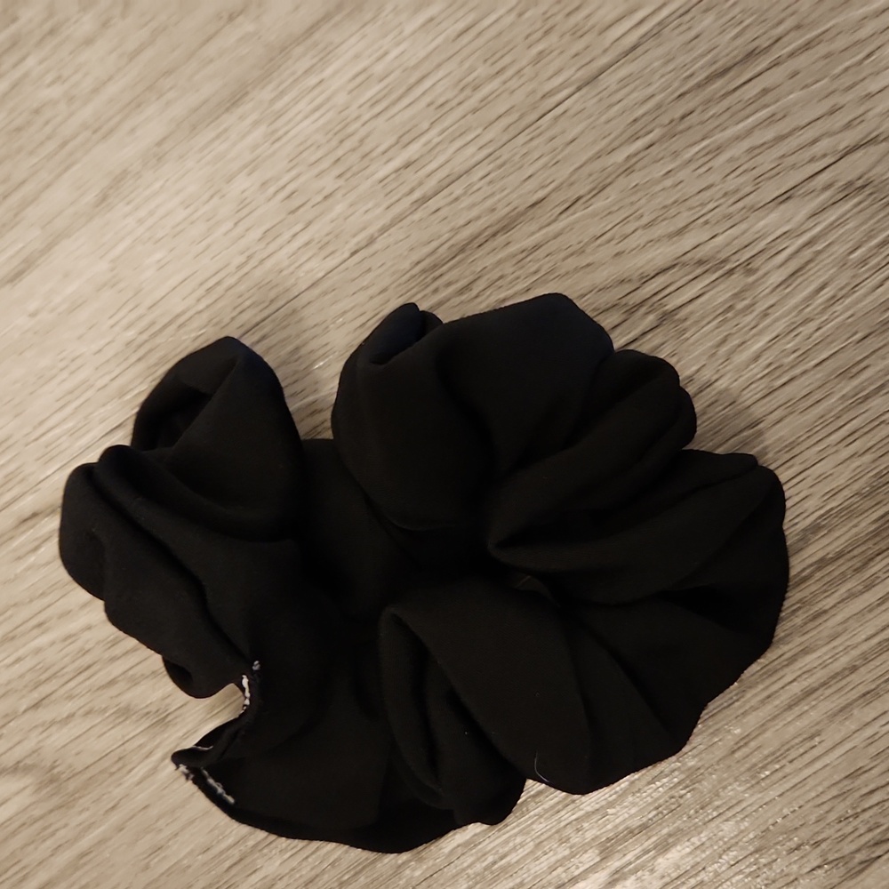 🐻 New Scrunchie